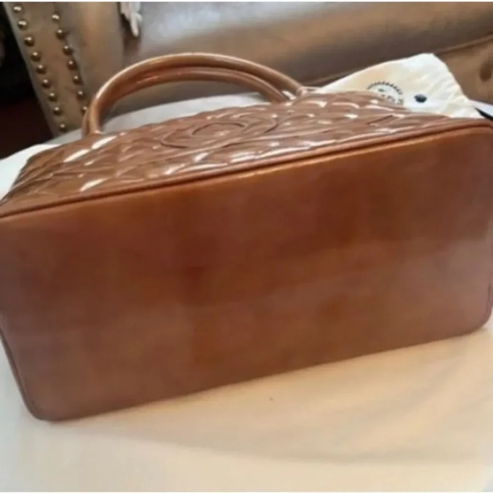 AUTH *Chanel* 🌟OLD MONEY🌟Camel Medallion Patent Leather Classic Tote HandBag Y2K